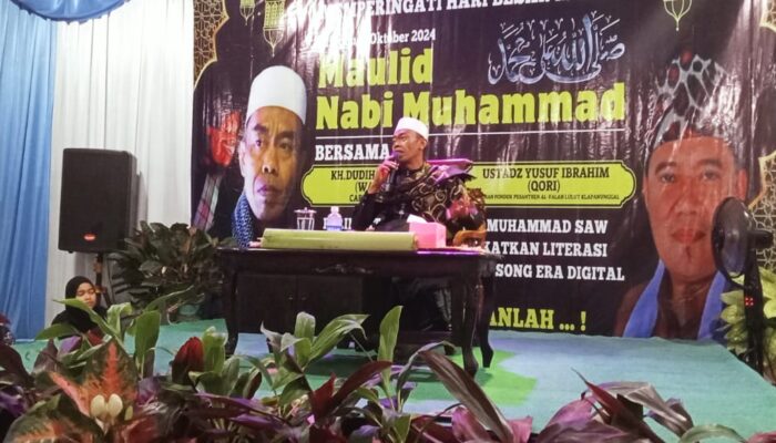 MASJID JAMII’ BAITURROHMAN MEMPERINGATI MAULID NABI MUHAMMAD SAW 1446 H DENGAN TEMA MEMPERINGATI MAULID NABI MUHAMMAD SAW SEBAGAI SARANA MENINGKATKAN LITERASI KEAGAMAN UNTUK MENYONGSONG ERA DIGITALISASI.