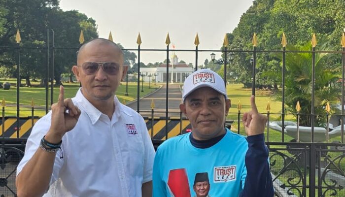 KETUA TRUST IRFAN ARFANI MENGAWAL WARGA BOGOR  ASAL PADANG JALAN KAKI DARI ISTANA BOGOR MENUJU ISTANA MERDEKA JAKARTA