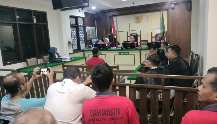 SIDANG LANJUTAN KASUS PEMERASAN KPK GADUNGAN DI PENGADILAN NEGRI CIBINONG MENGHADIRKAN DUA PEJABAT DISDIK SEBAGAI SAKSI.