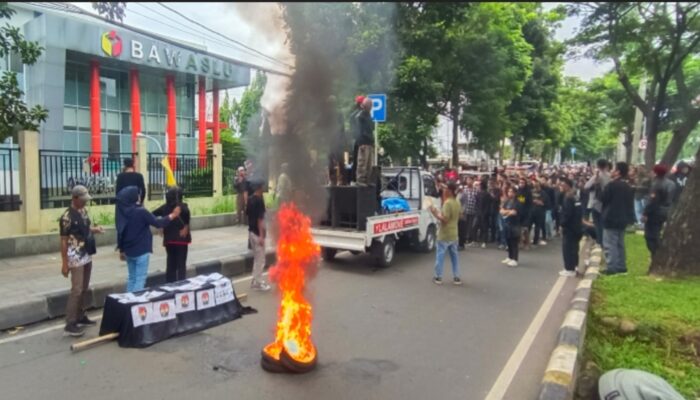 Unjuk Rasa Masyarakat Kab.bogor Gugat Desak KPU Dan Bawaslu Dibubarkan