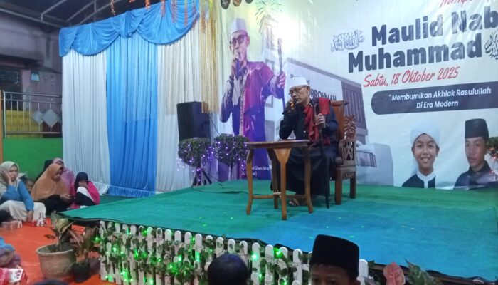 MASJID BAITURROHMAN KAMURANG MEMPERINGATI MAULID NABI MUHAMMAD SAW, DENGAN TEMA MEMPERBAIKI AHLAK DAN BUKTI KECINTAAN TERHADAP ROSULLILLOH.