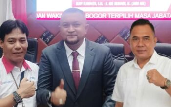 Pimpinan Redaksi dan Segenap Wartawan Media DETIK HARIAN NEWS. COM Mengucapkan “Selamat 1 Tahun Kinerja Bupati Bogor, Bapak Rudy Susmanto! Semoga amanah, sukses, dan selalu memberikan yang terbaik bagi masyarakat Kabupaten Bogor. Bogor Istimewa dan Gemilang! 👏👏”