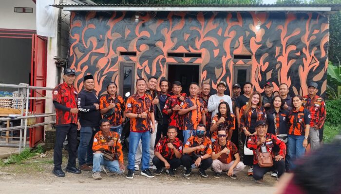 Dibulan Suci Ramadhan, PP PAC Tajurhalang Berbagi Takjil Kepada Pengguna Jalan.