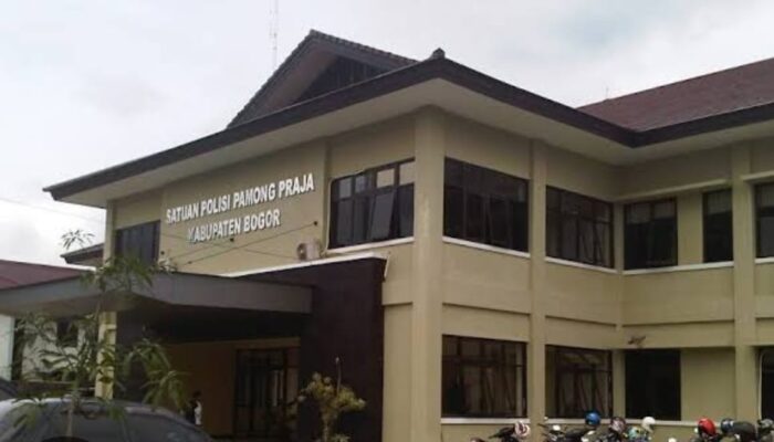 DIDUGA PPNS SATPOL-PP KABUPATEN BOGOR JADI CALOK PERIZINAN DAN BEKING PABRIK TAHU.