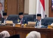 Ketua DPRD Kabupaten Bogor Sastra Winara Pimpin Rapat paripurna bahas Raperda Hukum Adat.