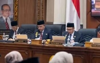 Ketua DPRD Kabupaten Bogor Sastra Winara Pimpin Rapat paripurna bahas Raperda Hukum Adat.