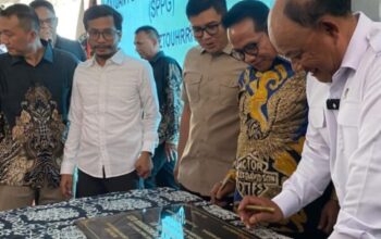 Ketua DPRD Kabupaten Bogor Dampingi Kepala BGN Salurkan MBG di SDN Citaringgul 02 Babakan Madang