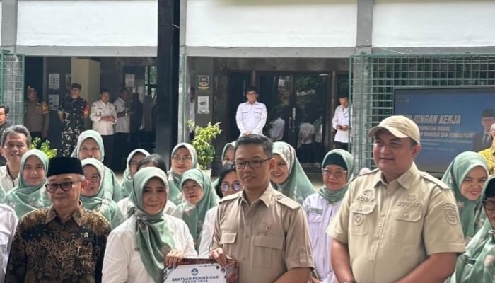 Bupati Bogor Bersama Menko PMK Tinjau Rencana Pelaksanaan Revitalisasi SMAN 2 Cibinong, Untuk Tingkatkan Kenyamanan Belajar.