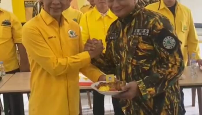 HUT ke-62 Golkar, Jaro Ade Ziarah ke Makam Mantan Bupati Bogor dan Gelar Aksi Sosial.
