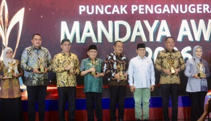Bupati Bogor Rudy Susmanto Bawa Kabupaten Bogor Raih Penghargaan Penurunan Kemiskinan Terbaik