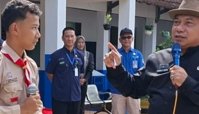 Diskominfo Kabupaten Bogor Tingkatkan Literasi Pelajar lewat Program OB Van Teman FM Goes To School di Leuwiliang